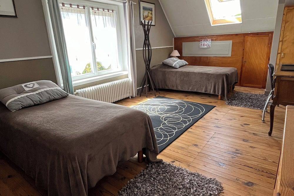 Maison spacieuse, jardin 800 m² avec terrasse. Centre Pont Aven (10 min plages) in Pont-Aven, Région de Quimper