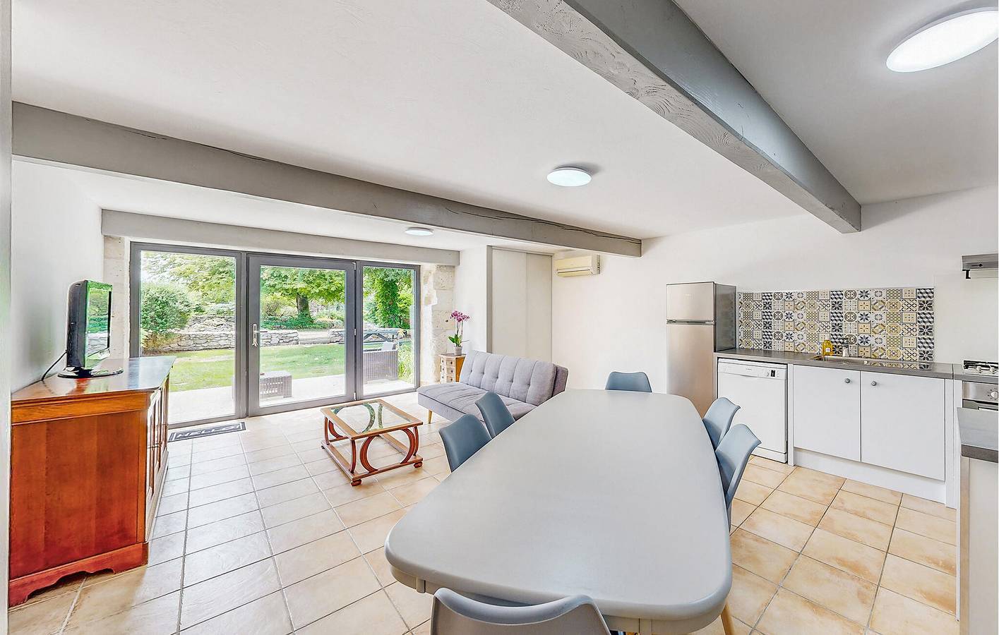 Appartement moderne avec piscine et parking près du centre ville de Monsec in Vieux-Mareuil, Parc naturel régional Périgord-Limousin