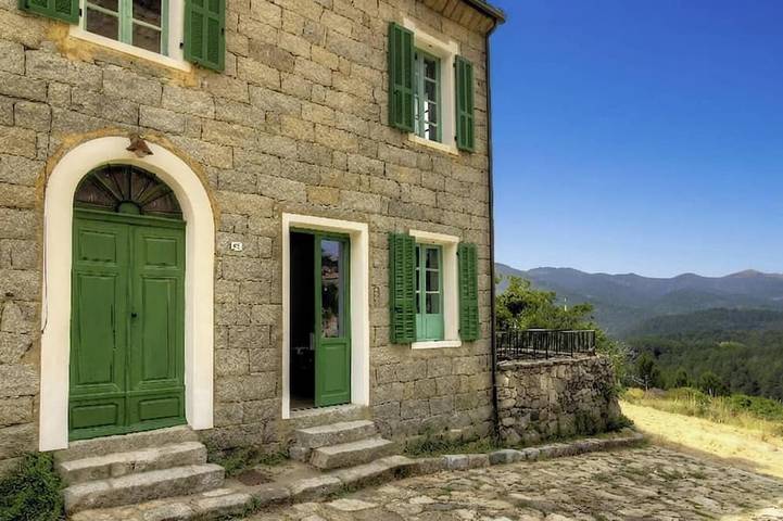 Location de vacances pour 6 personnes, avec Terrasse à Aullène