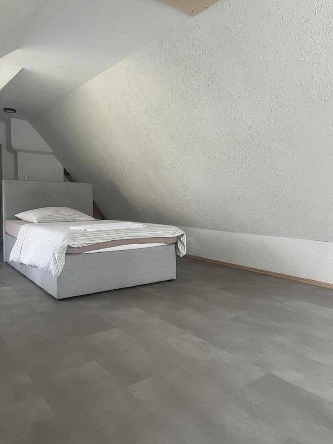 Ferienwohnung für 5 Personen, mit Balkon und Terrasse sowie Ausblick in Sarstedt - 2