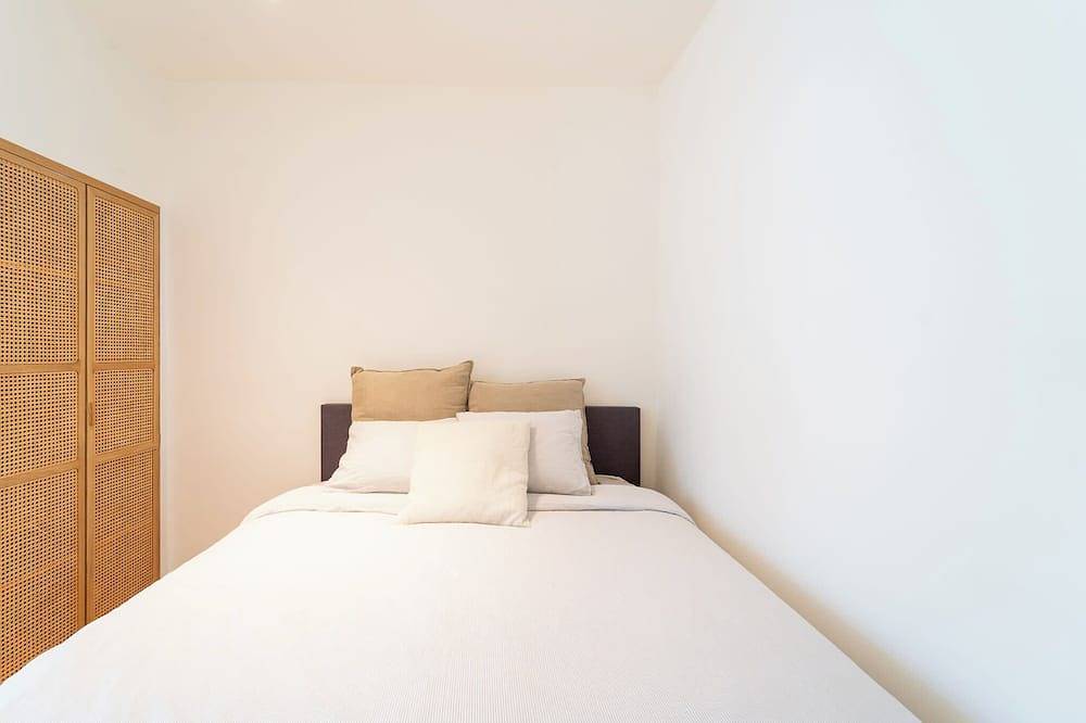 Entire apartment, Modern Studio Near Grote Markt - Sleeps 4 in Antwerp, Antwerp region
