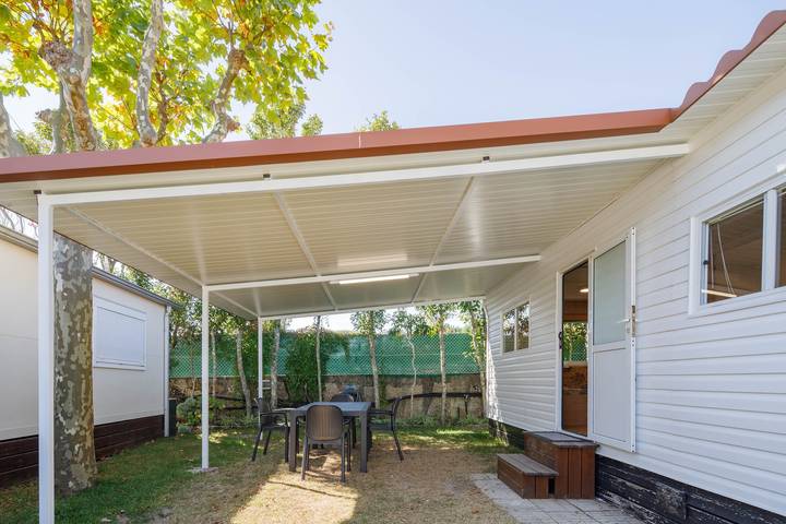 Bungalow 'F' with Private Pool, Private Terrace and Wi-Fi in O Grove, Rías Baixas