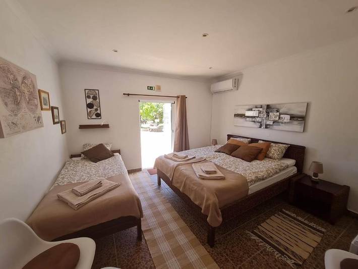 Location de vacances pour 2 personnes, avec terrasse ainsi que piscine et jardin dans São Bartolomeu de Messines - 2