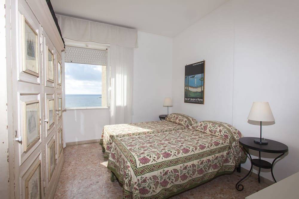 Entire apartment, Facing The Sea Apartment With Private Steps To Wide Beach in Anzio, Rome Province
