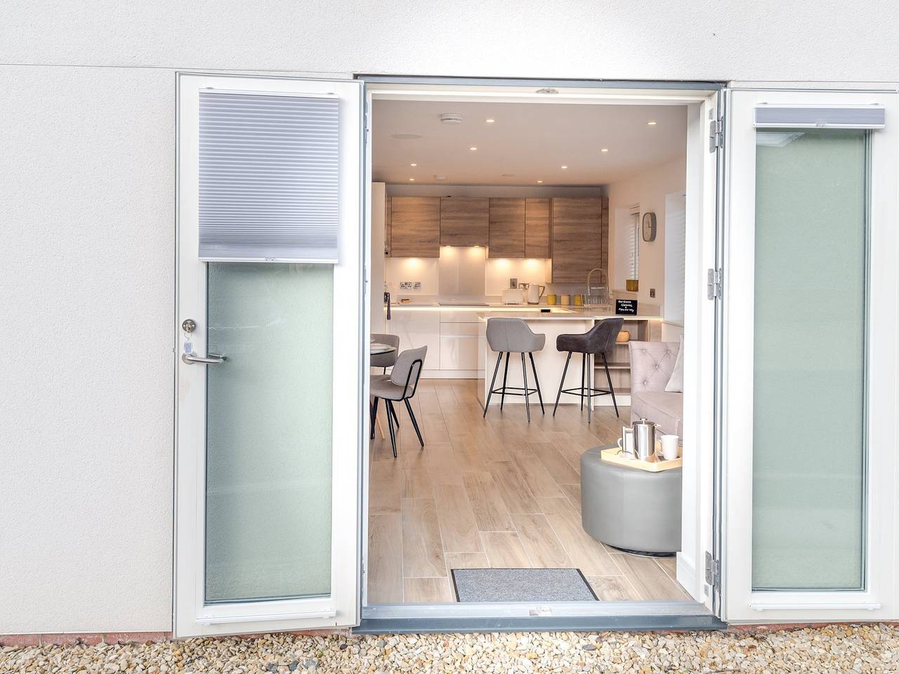 Entire apartment, 1 bed Albury Contemporary Apartment with Secure Parking - Pass the Keys in Shrewsbury, Shropshire