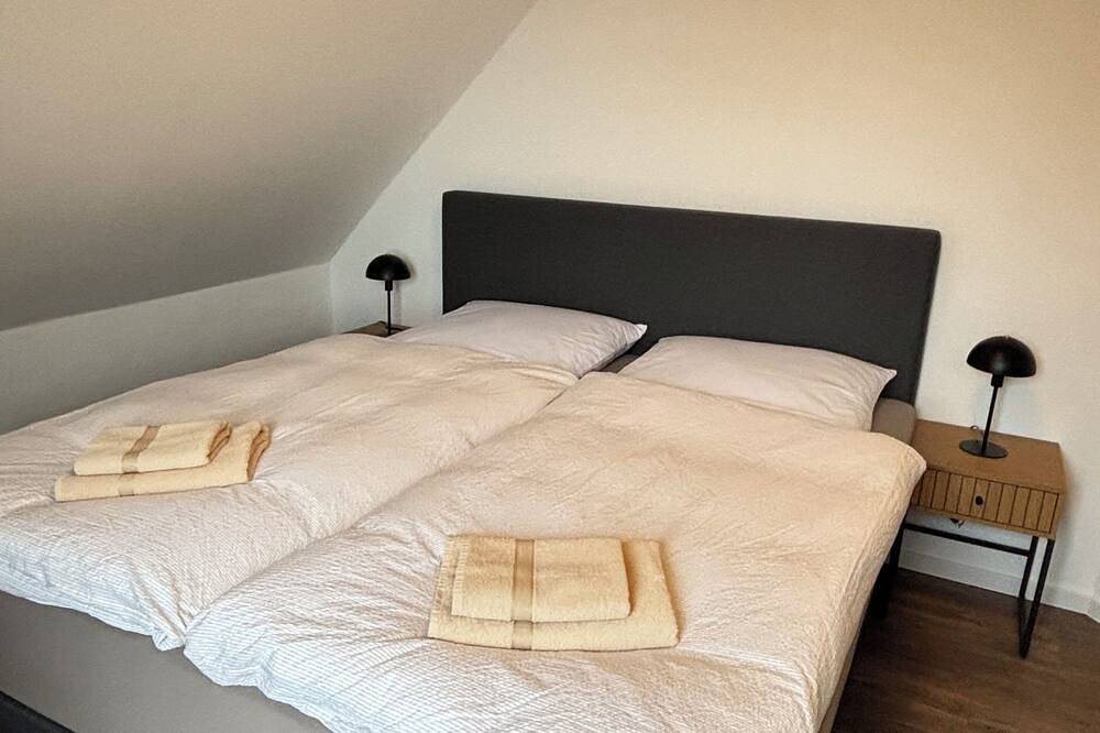 Neubau-Ferienhaus in Emden mit moderner Einrichtung für bis zu 6 Personen in Emden, Ostfriesland