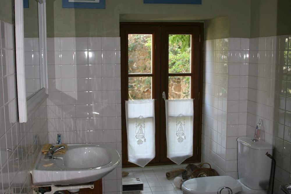 Maison traditionnelle en pierre pour 6 personnes in Saint-Suliac, Région de Saint-Malo