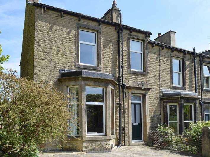 Log cabin for 6 people, with garden, with pets in Skipton