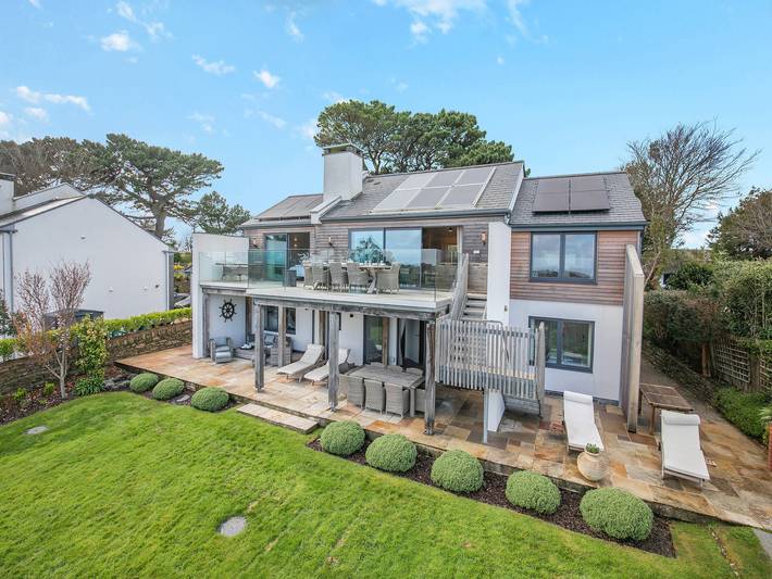 Cottage for 9 people, with garden in St Mawes