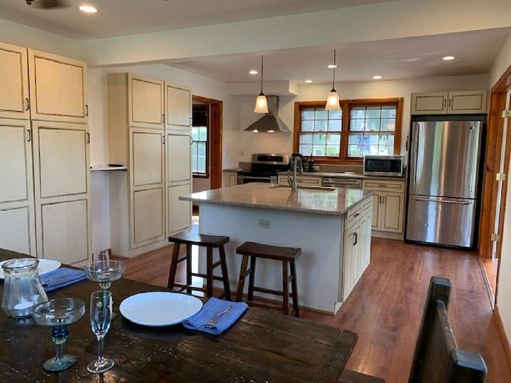 Modernes Kap im Stadtzentrum gelegener Mystiker in Mystic, Connecticut