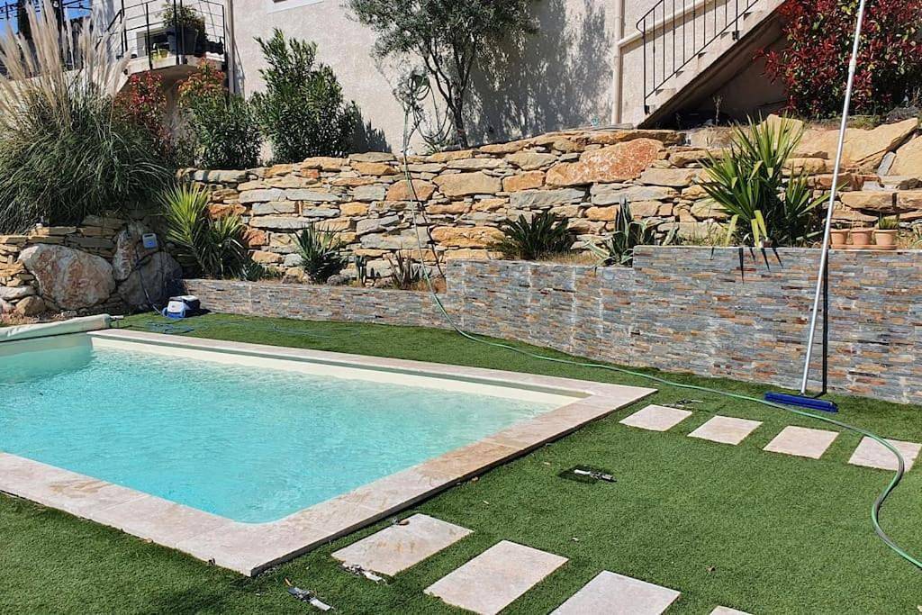 Magnifique villa avec piscine et vue panoramique in La Destrousse, Côte méditerranéenne (France)