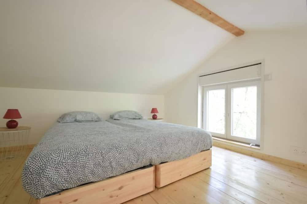 Adorable maison d'hôtes avec piscine (tiny house) in Saubrigues, Région de Dax