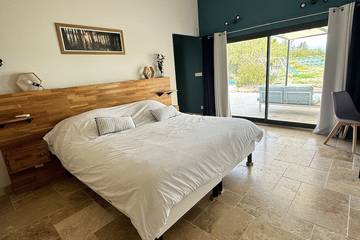 Location De Vacances pour 6 Personnes dans Pernes-les-Fontaines, Provence, Photo 1