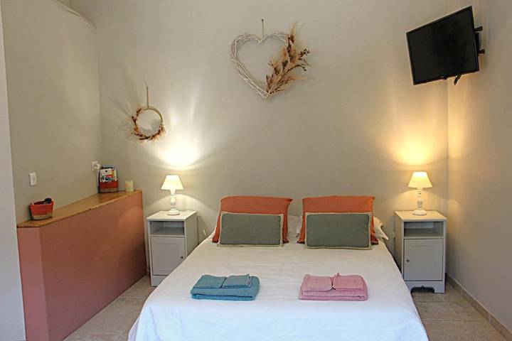 Location de vacances pour 2 personnes, avec Terrasse ainsi que Jardin et Piscine à Montségur-sur-Lauzon - 4