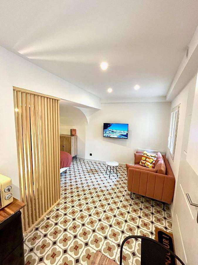 Appartement entier, One-Bedroom Apartment in Gémenos, Région de Marseille
