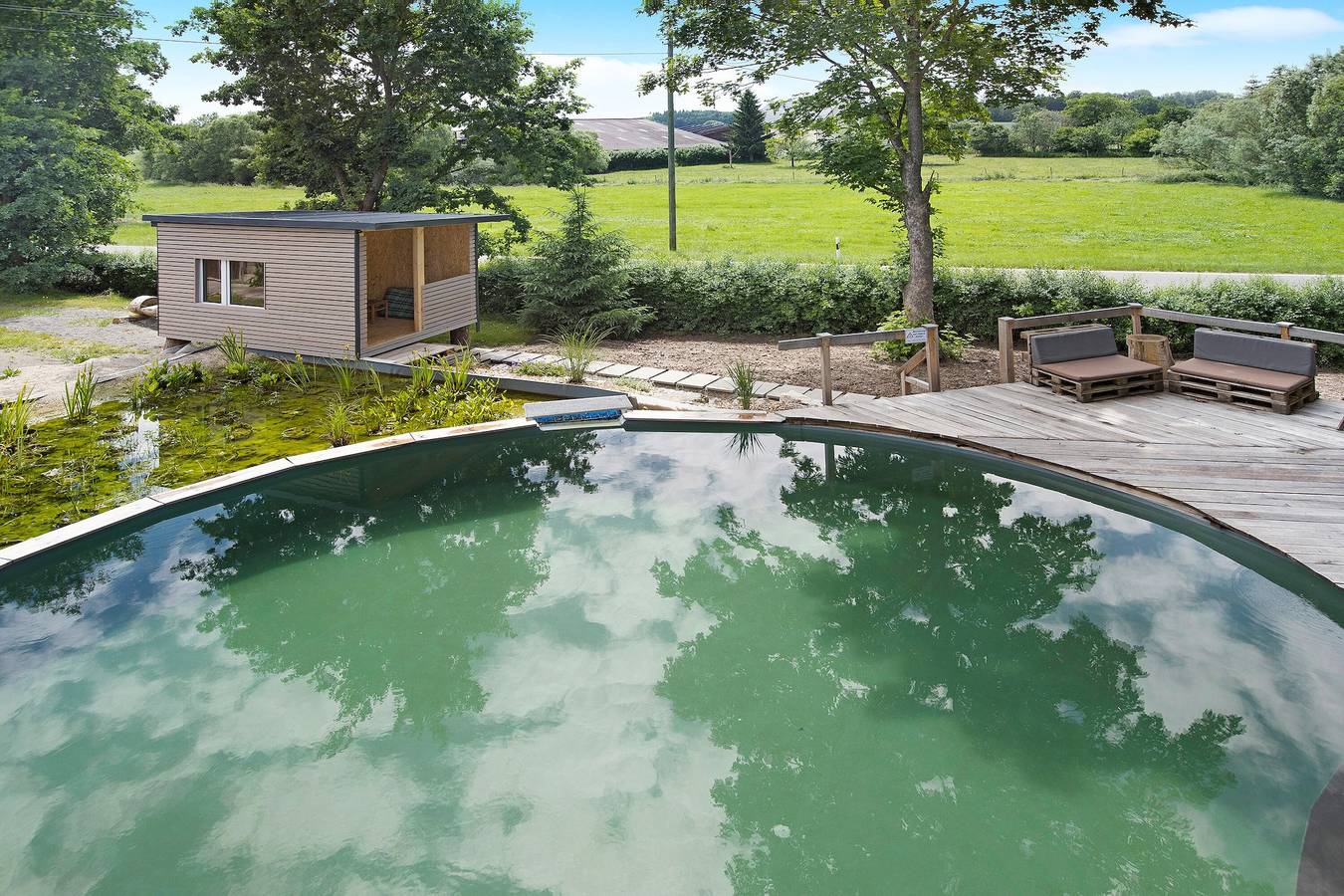 Ganze Wohnung, Ferienwohnung "Bodensee" mit Terrasse, Gemeinschaftsgarten & Schwimmteich in Meßkirch, Region Bodensee-Oberschwaben
