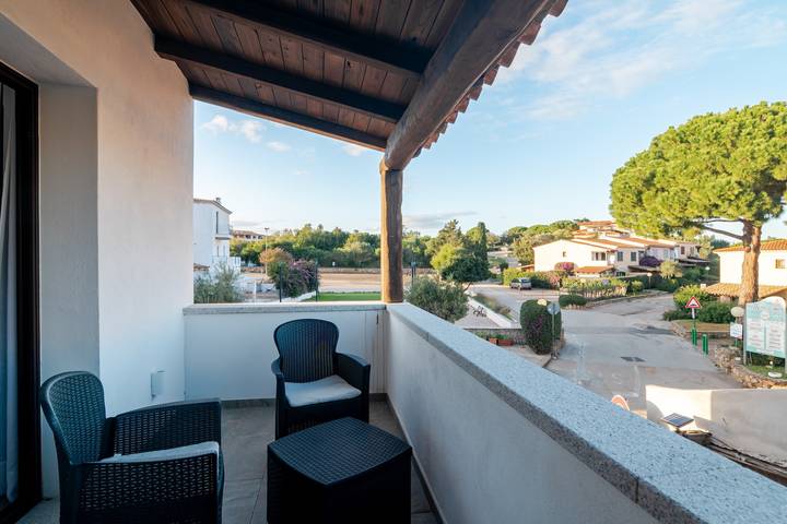 Zimmer 'Stanza 2 – mit privater Terrasse', WLAN und Klimaanlage in Porto San Paolo, Loiri Porto San Paolo