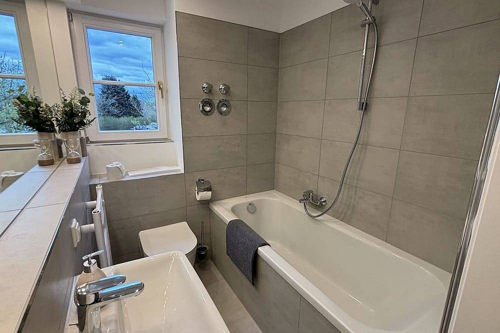 Ganze Wohnung, Stylisches Elbjuwel-Apartment mit Vollausstattung, Bad, Küche, Tv, Kingsize-Bett in Pieschen (Dresden), Dresden