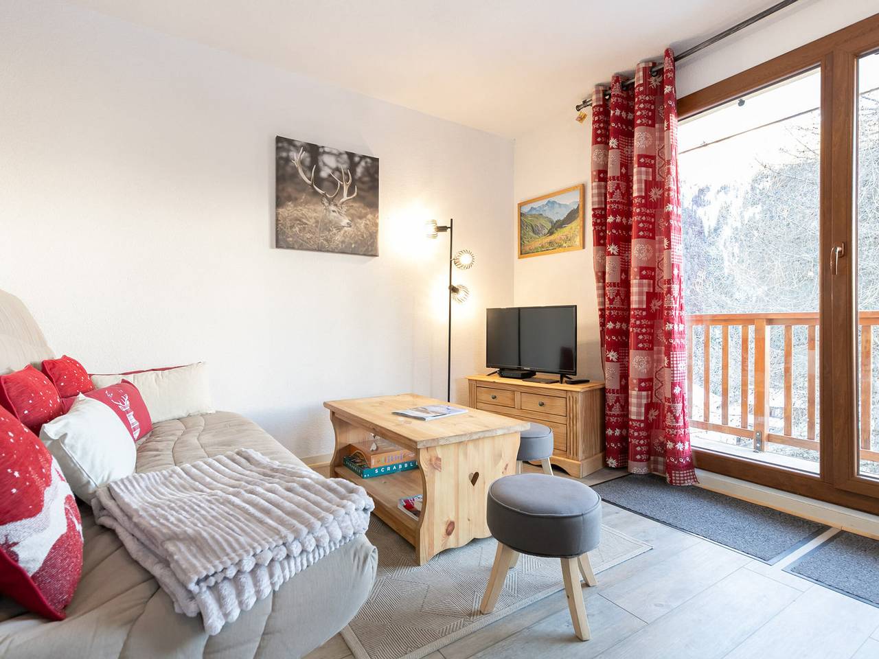 Entire apartment, Cozy 2-Bedroom Apartment for 4-6 in Modane with Free Wifi, Balconies, and 500m to Ski Lift in Valfréjus, Modane