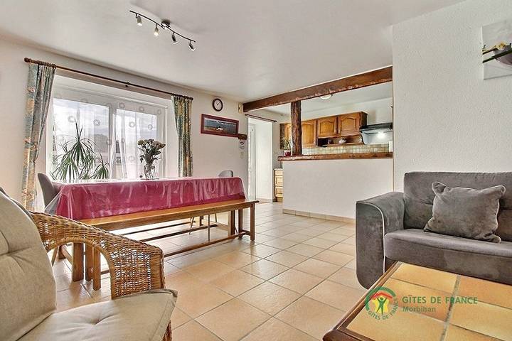 Gîte pour 4 personnes, avec jardin à Theix - 2