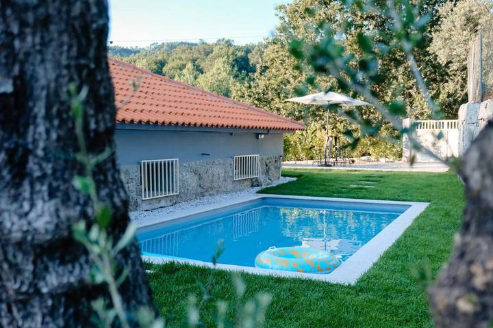 Casa de férias para 5 pessoas, com Varanda e Terraço e ainda Jardim and Piscina infantil em Fafe