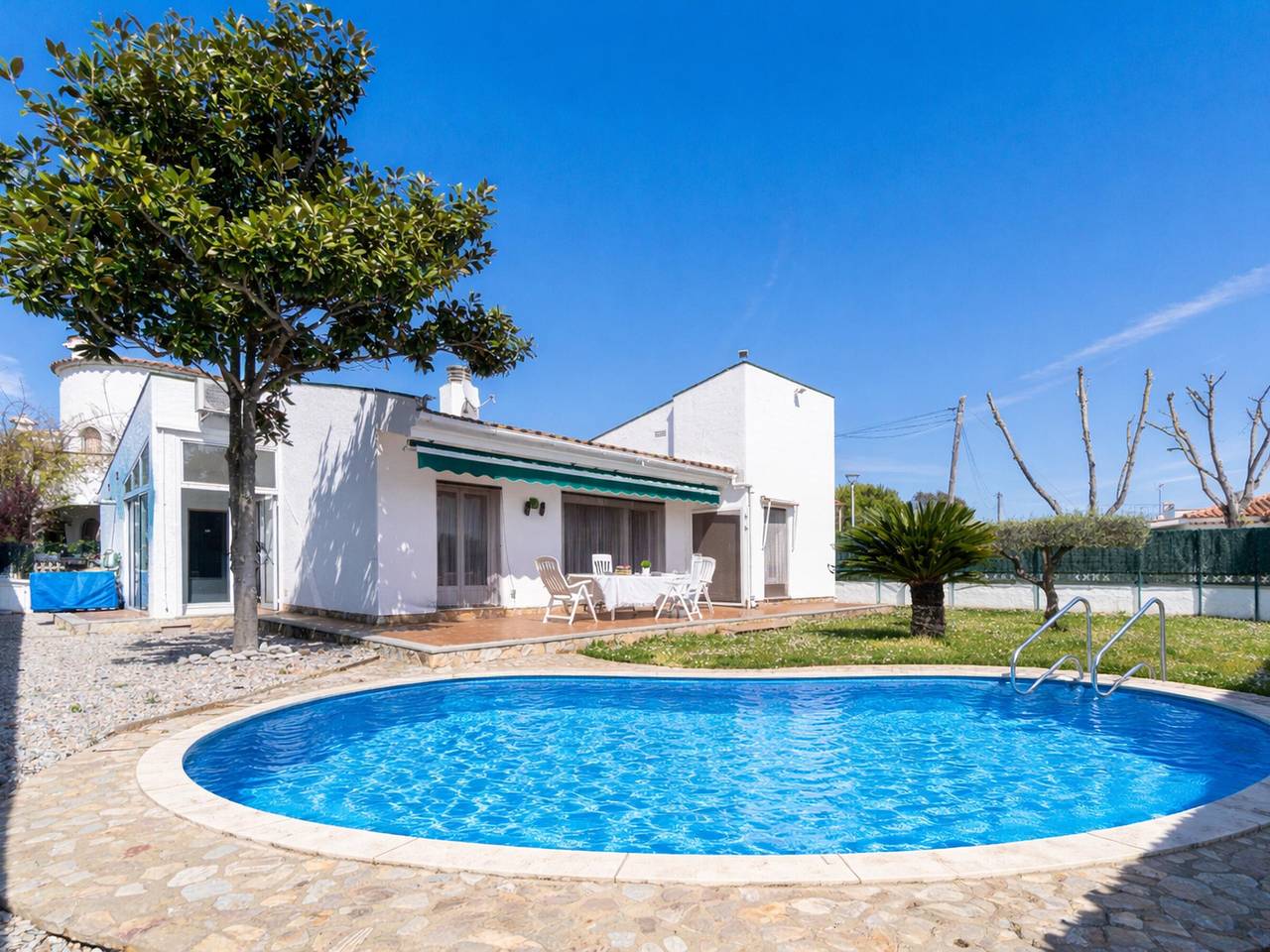 Casa vintage con piscina, Wifi y jardín en zona tranquila de Sant Pere Pescador in San Pedro Pescador, Alt Empordà