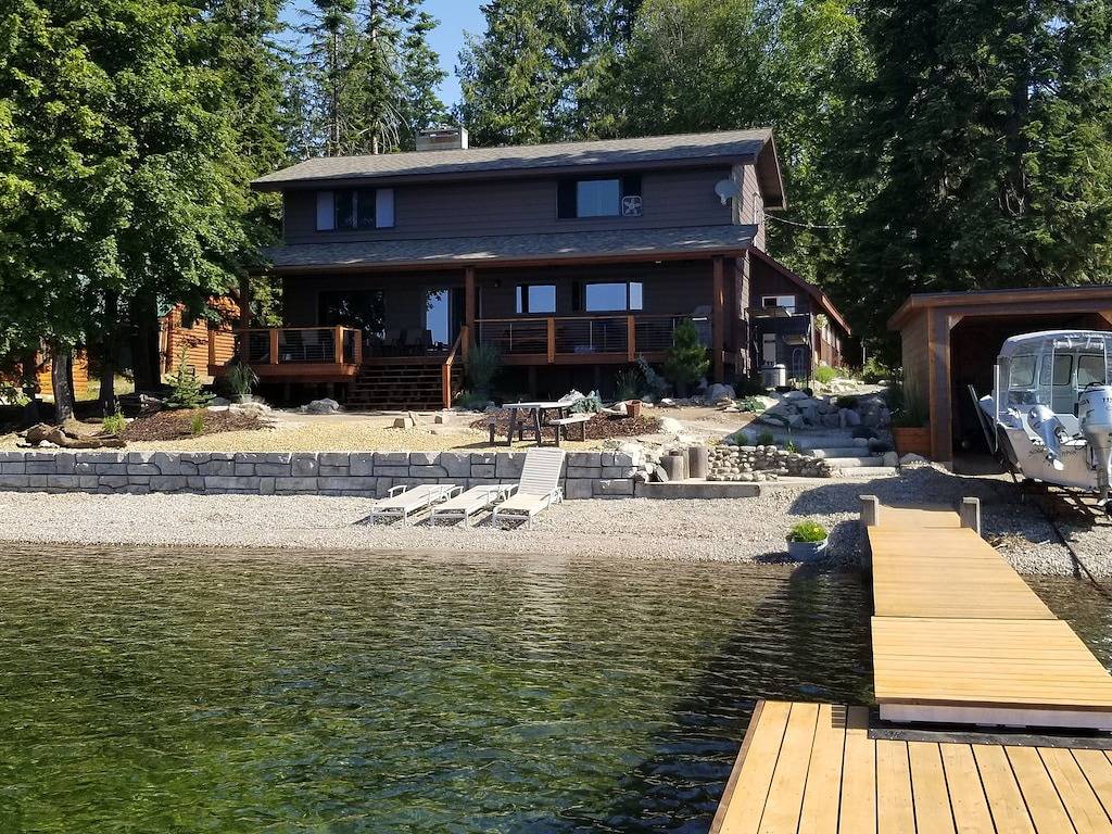 Brand New Listing. Remodeled lake home, private beach and dock in Kaniksu Nationalwald