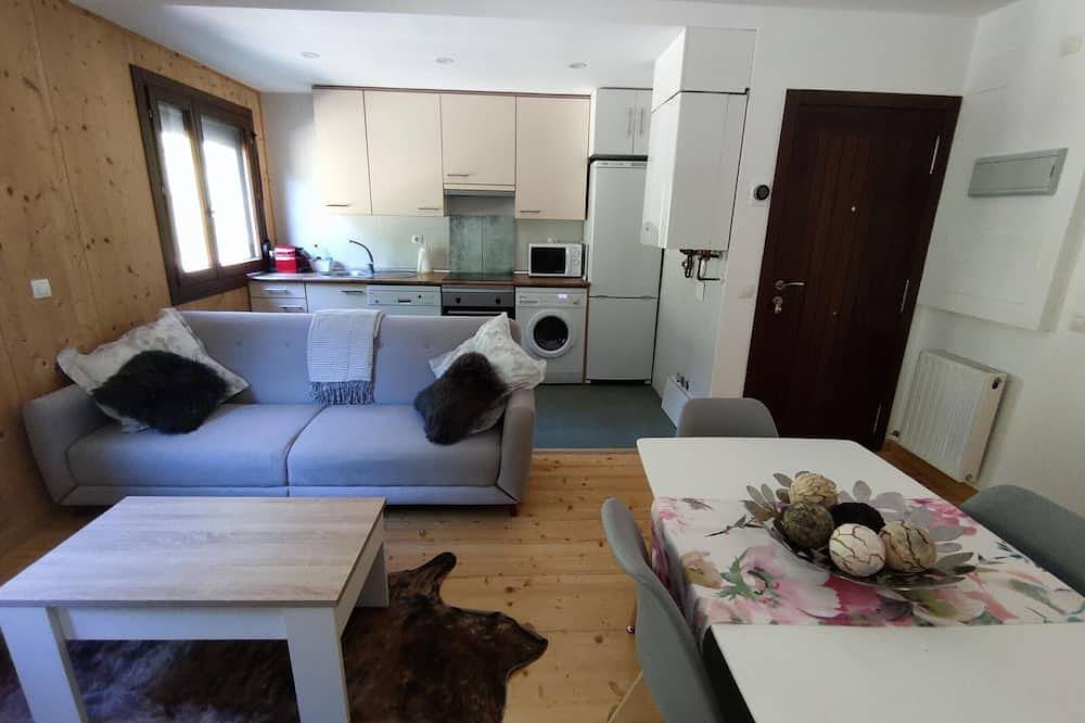 Ganze Wohnung, Bergstil Duplex nahe Jaca, Parkplatz Inklusive in Castiello de Jaca, Aragonesische Pyrenäen