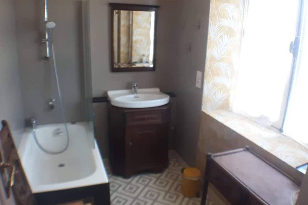 Traditional Penty 200m from Betahon beach - Equipped for telecommuting in Betahon, Ambon