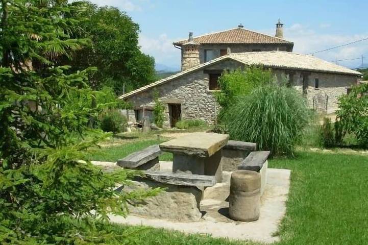 Casa de vacaciones para 4 personas, con jardín y balcón en Sobrarbe