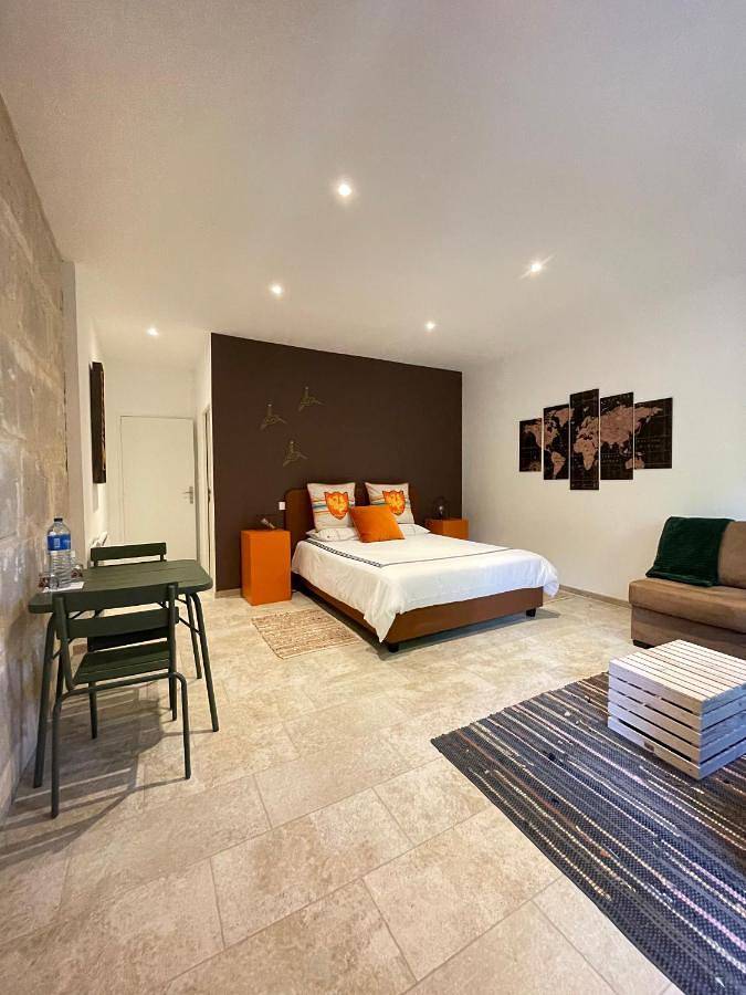 Chambre d’hôte pour 2 personnes, avec vue et jardin ainsi que piscine et terrasse à Beaucaire - 2