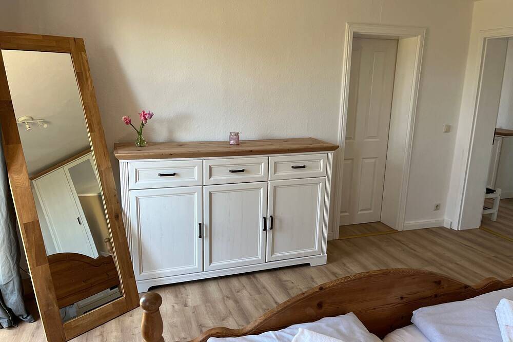 Ganze Wohnung, Fewo 3 mit 1 Sz (2-4 Pers.) Og / 1 Haustier erlaubt - Villa Seeheim Ferienobjekt in Stove, Boiensdorf