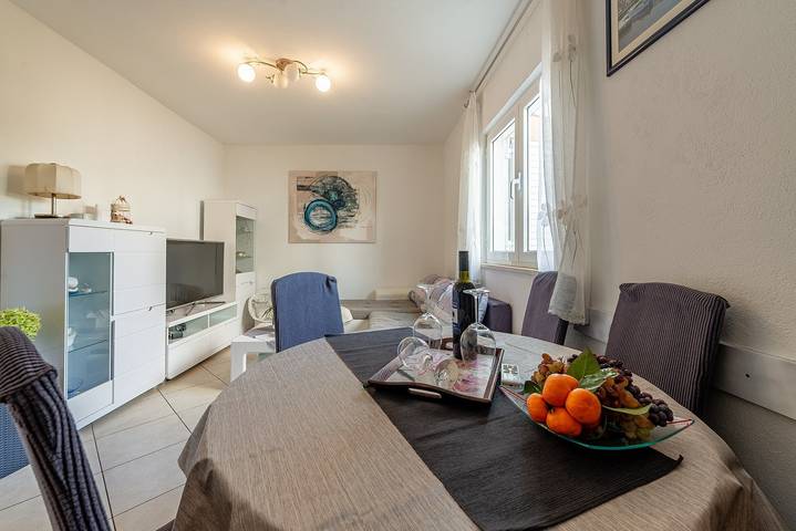 Appartement entier, Appartement de vacances pour 4 personnes avec balcon/terrasse in Miline, Rogoznica
