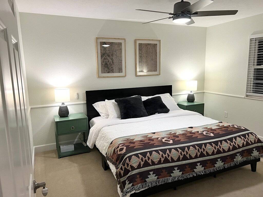 Hidden Gem - Ideal 4 Bedroom Centennial House in Centennial, Arapahoe County