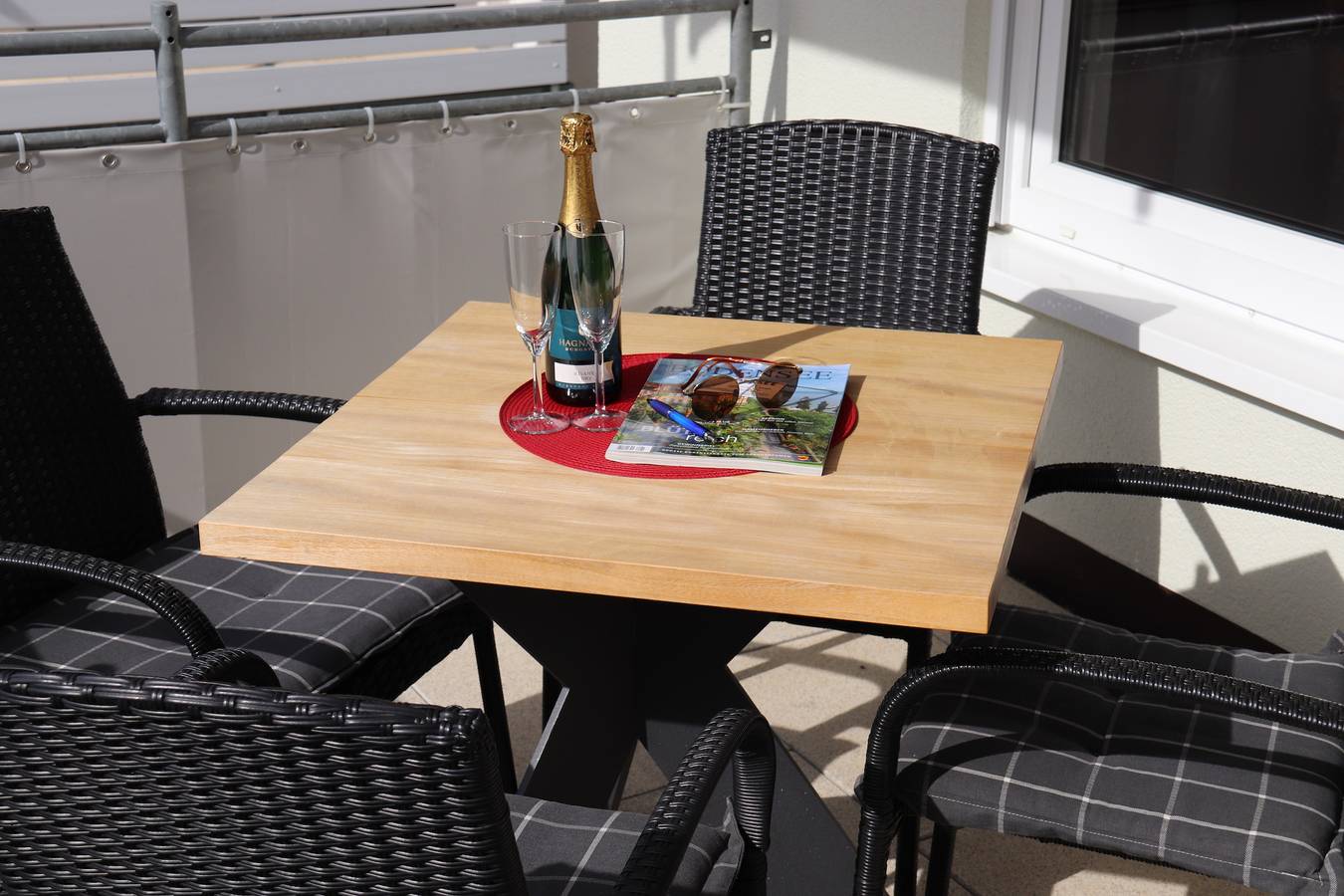 Ganze Ferienwohnung, Gästehaus Mäder am Hafen - Appartement Nr. 2, 30qm, 1 Wohn-/ Schlafzimmer, Südbalkon in Unteruhldingen, Uhldingen-Mühlhofen