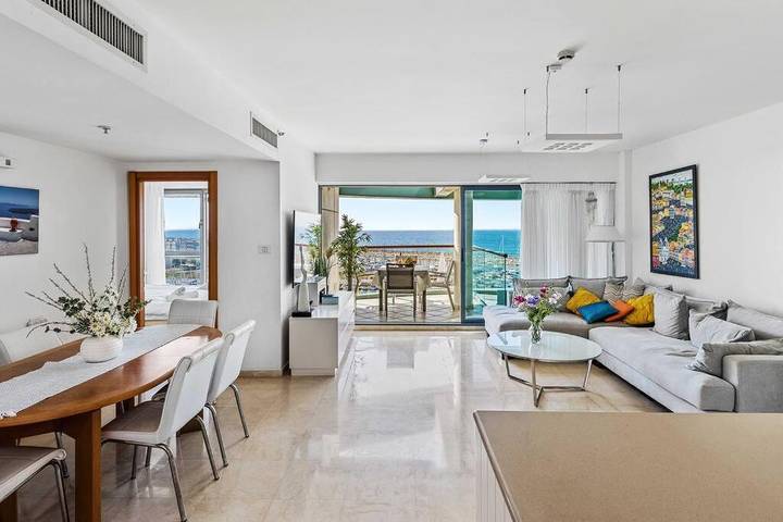 Appartement de vacances pour 3 personnes, avec piscine et terrasse