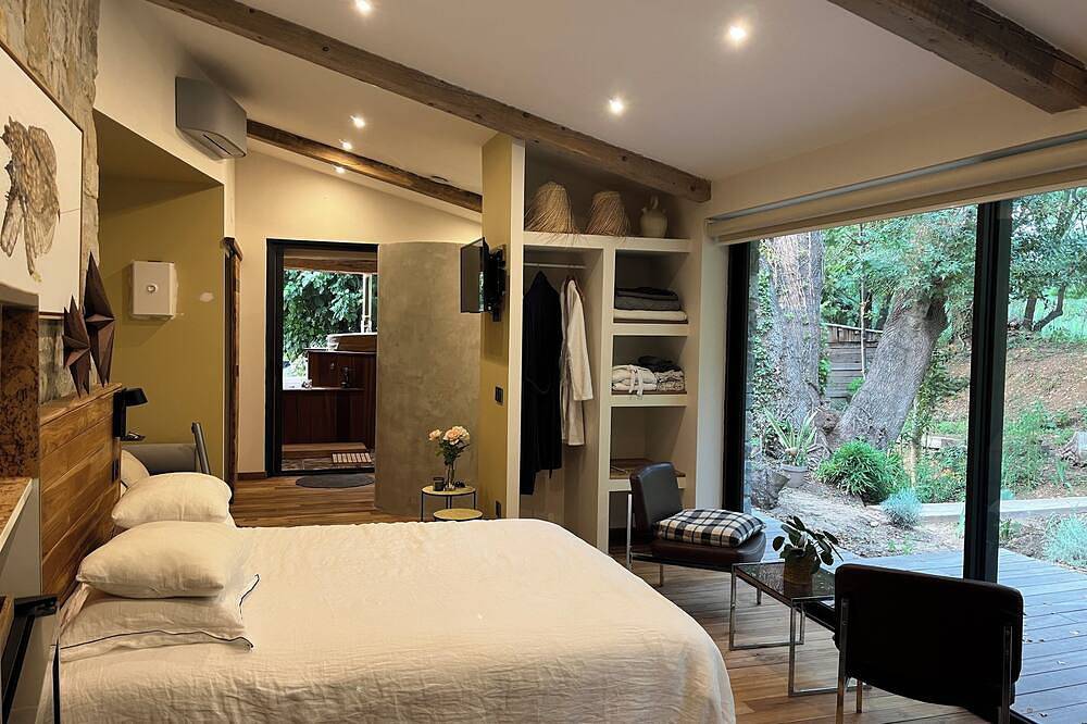 Ecolodge & private Spa, park pool! In the heart of nature 7 kms south of Nîmes in Garons, Region de Nimes