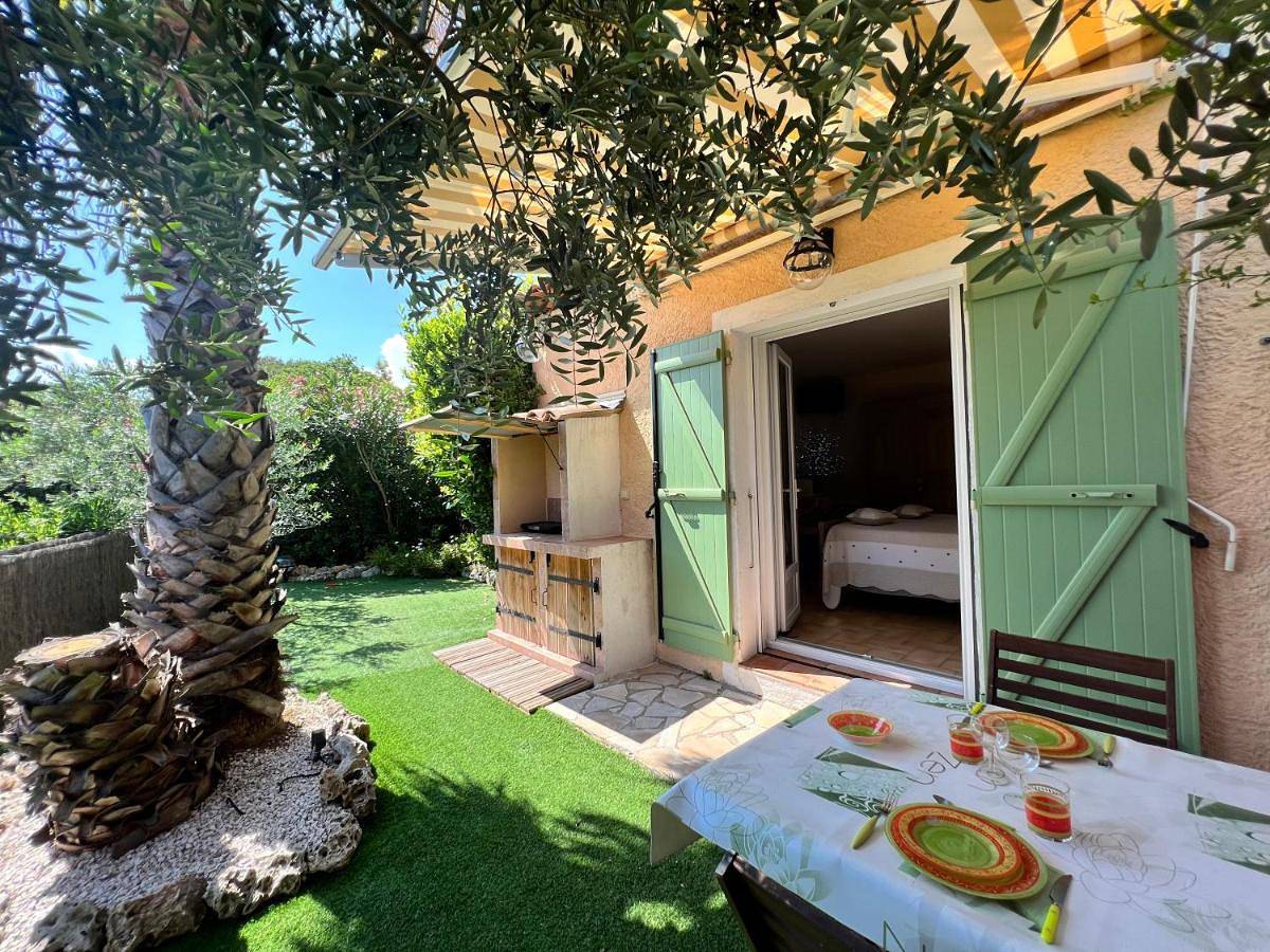 Bastide du Levant - 50m plage - Rez de jardin in La Nartelle, Sainte-Maxime