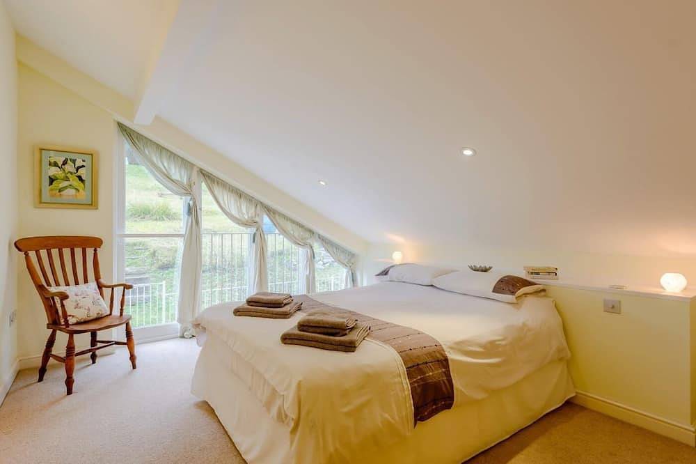 4 Bed in Wareham (oc-chric) in Lulworth Cove, Dorset