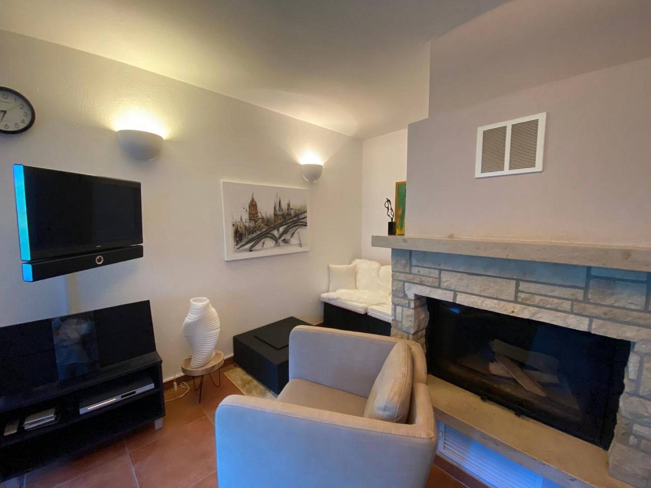 Ganze Wohnung, Ferienwohnung 'Modernes Alpenapartment' mit Bergblick, privatem Pool und Wi-Fi in Salzkammergut-Berge, Adnet