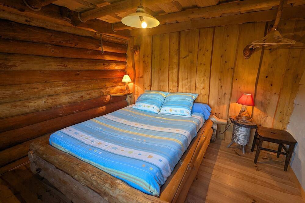 Unique log house with balcony and terrace in the Vosges in Le Tholy, Épinal en omgeving