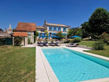 Gîte pour 13 personnes, avec piscine et jardin à Chenac-Saint-Seurin-d'Uzet