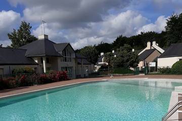 Gîte pour 4 personnes, avec piscine et jardin dans Golf Saint-Laurent