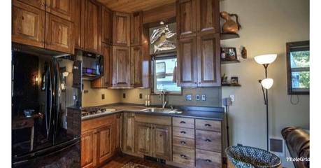 Log Cabin for 2 Guests in Coeur d'Alene National Forest, Idaho, Picture 3