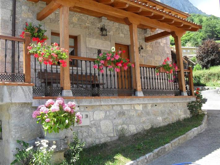 Casa rural para 8 personas, con Balcón además de Terraza y Vistas en Ponga