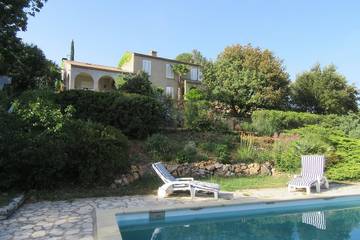 Gîte pour 6 personnes, avec terrasse et jardin à Trans-en-Provence
