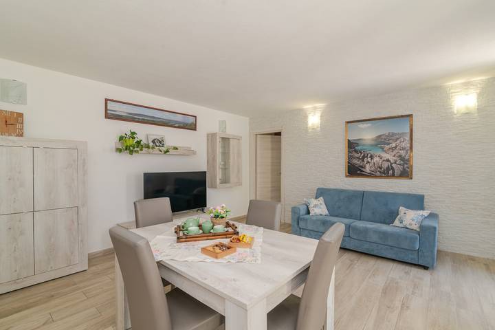 Ferienhaus 'Flock' mit privater Terrasse, Wlan und Klimaanlage in Parco Nazionale dell'Arcipelago di La Maddalena, La Maddalena