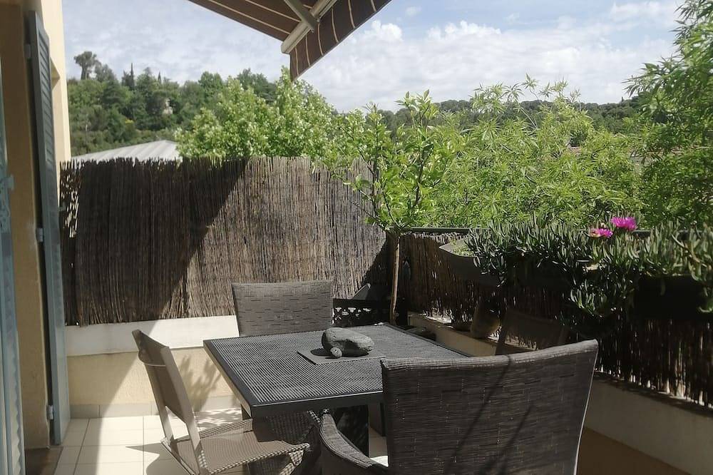 Entire apartment, Short-term rental. Two-room apartment in Les Milles, Aix-en-Provence