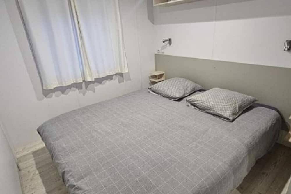 Mobile home for 6 with terrace in Charlieu in Charlieu, Roanne region