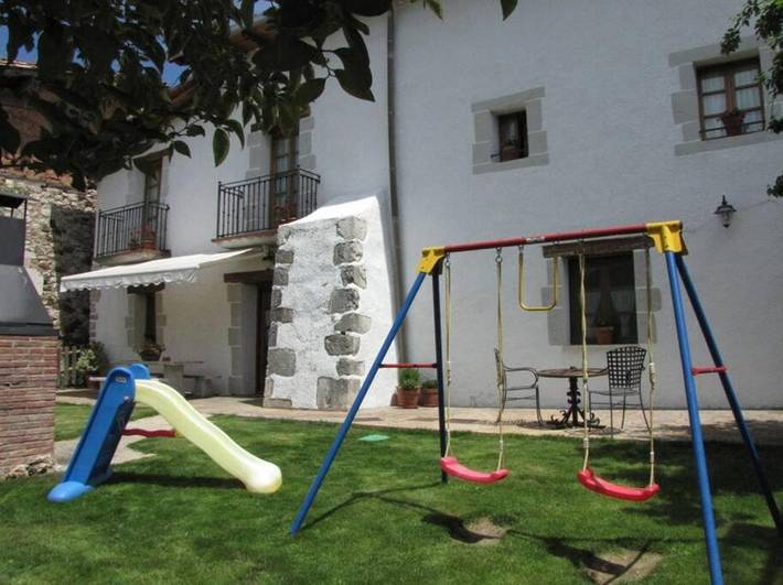 Casa de vacaciones para 10 personas, con vistas y jardín, Se admiten mascotas en Cuenca de Pamplona - 2